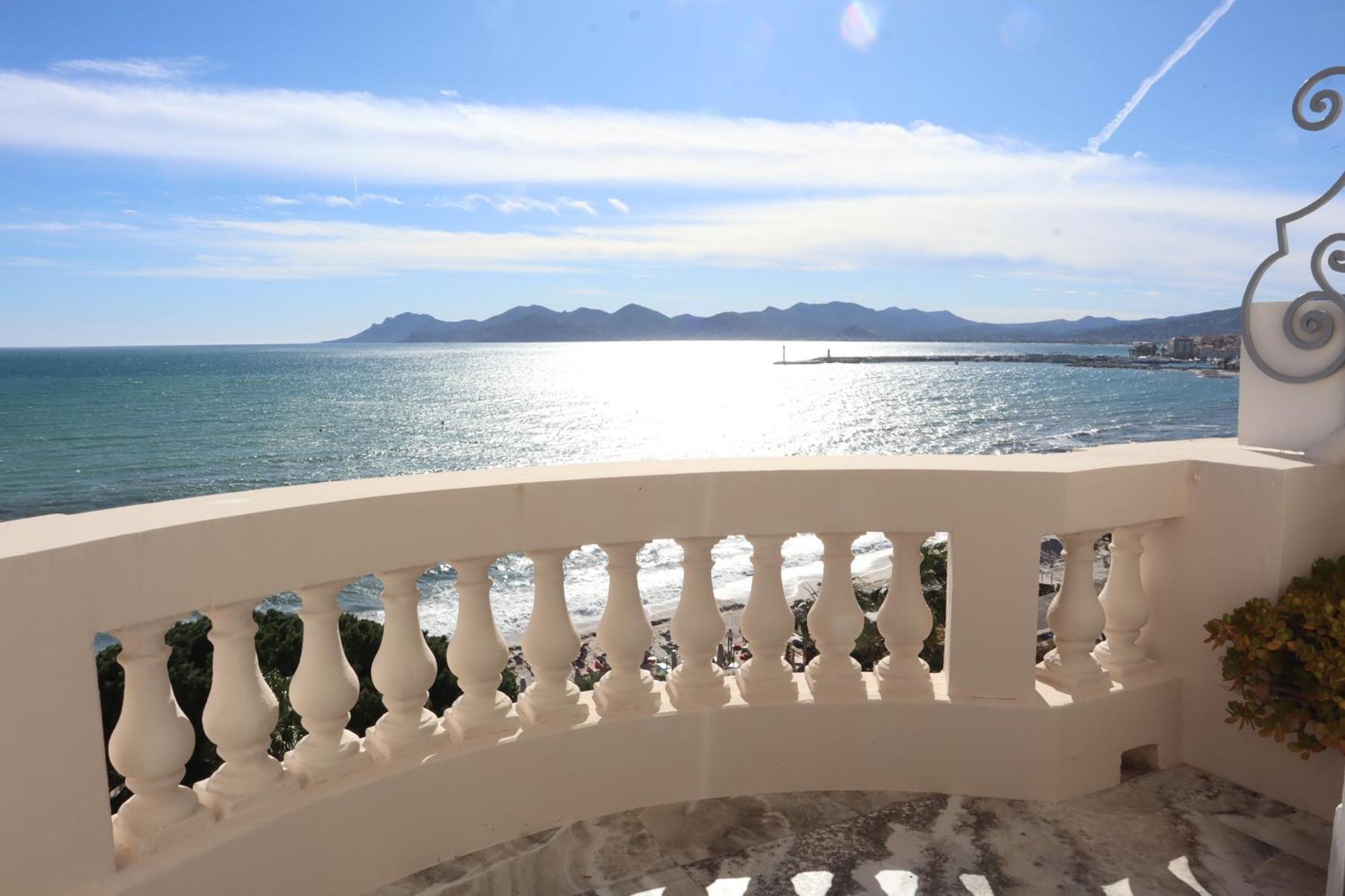 Palais Miramar 65 Bd De La Croisette *